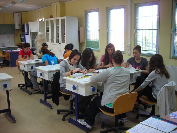 Αν ο δάσκαλος έχει κέφι, βάζει τους μαθητές στην πρίζα! - εικόνα 2
