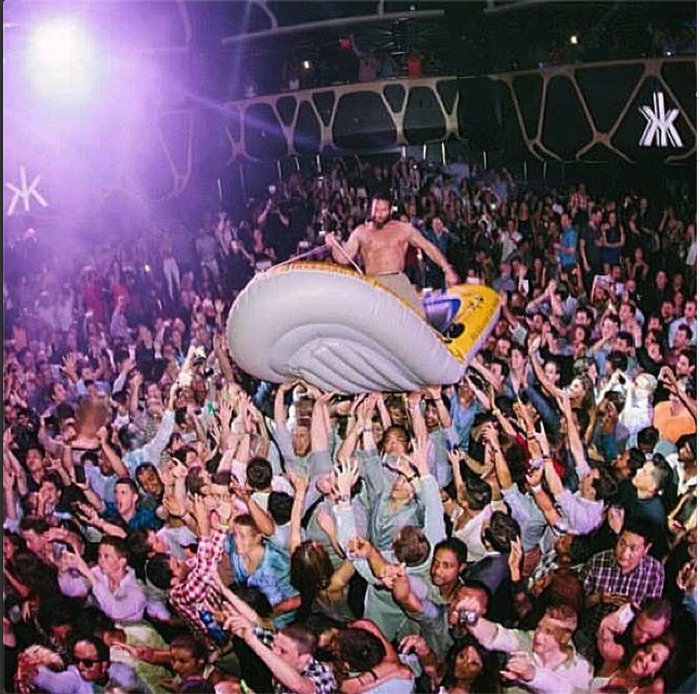 Σκλάβες του σεξ, λεφτά, όπλα. Ο βασιλιάς του instagram προκαλεί... - εικόνα 4