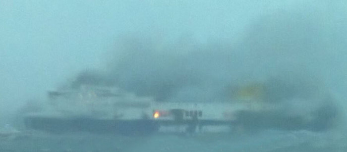 Φωτογραφίες από το φλεγόμενο Norman Atlantic - εικόνα 6