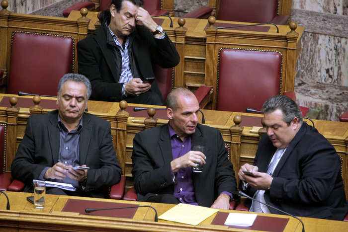 Καρέ καρέ η μεγάλη στιγμή εκλογής της Ζ.Κωνσταντοπούλου (φωτό) - εικόνα 6