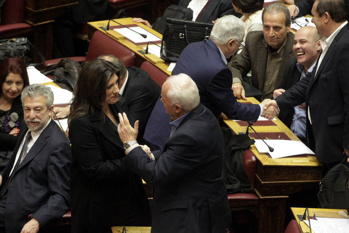 Καρέ καρέ η μεγάλη στιγμή εκλογής της Ζ.Κωνσταντοπούλου (φωτό) - εικόνα 5