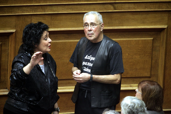 Καρέ καρέ η μεγάλη στιγμή εκλογής της Ζ.Κωνσταντοπούλου (φωτό) - εικόνα 9