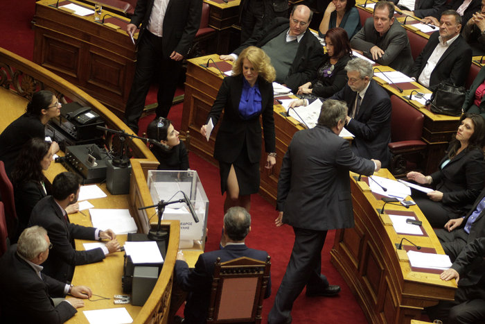 Καρέ καρέ η μεγάλη στιγμή εκλογής της Ζ.Κωνσταντοπούλου (φωτό) - εικόνα 10