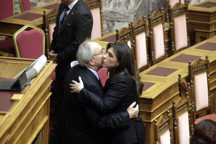 Καρέ καρέ η μεγάλη στιγμή εκλογής της Ζ.Κωνσταντοπούλου (φωτό) - εικόνα 13