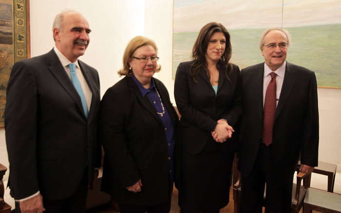 Καρέ καρέ η μεγάλη στιγμή εκλογής της Ζ.Κωνσταντοπούλου (φωτό) - εικόνα 18