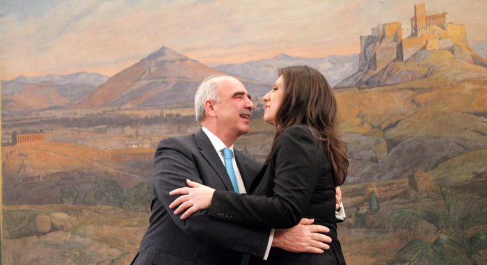 Καρέ καρέ η μεγάλη στιγμή εκλογής της Ζ.Κωνσταντοπούλου (φωτό) - εικόνα 20