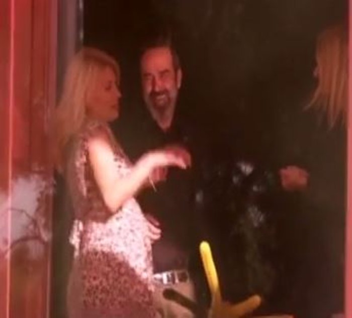 Η Ελένη Μενεγάκη σε εξαιρετική διάθεση