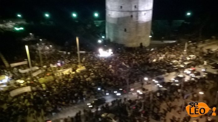 Εικόνες και βίντεο από τη συγκέντρωση στο Σύνταγμα - εικόνα 7