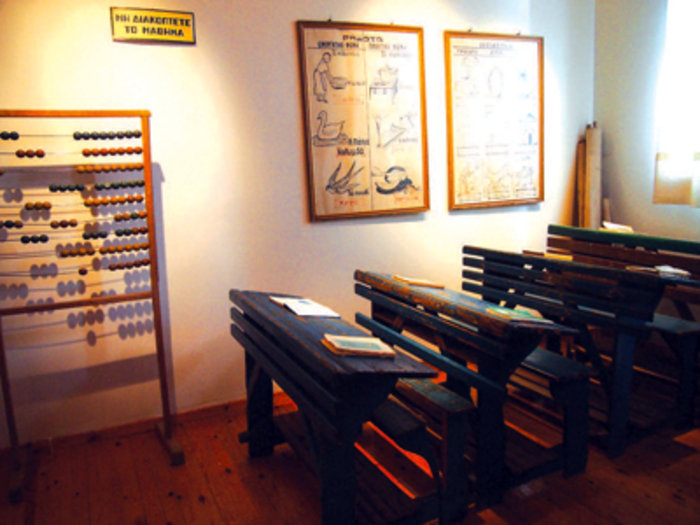 Μάθε παιδί μου, γράμματα ... και συσσίτια (όπως τώρα)