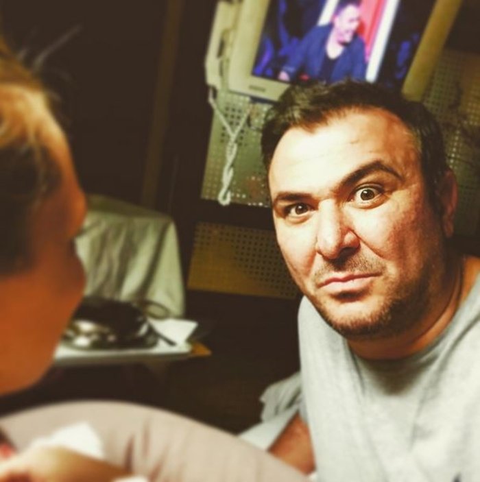 Ο Αντώνης Ρέμος στο μαιευτήριο με την Υβόννη Μπόσνιακ, σε φωτογραφία που ανάρτησε στο Instagram