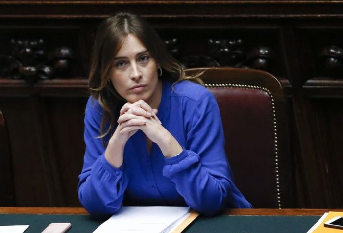 Η sexy υπουργός που λέει «όχι» στον Βαρουφάκη - εικόνα 2