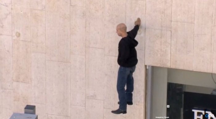 Iρανός πνευματιστής κρέμεται στο κενό και το πλήθος παραλληρεί!