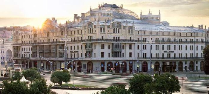 Ξεναγηθείτε στο χλιδάτο Metropol που μένει ο Τσίπρας