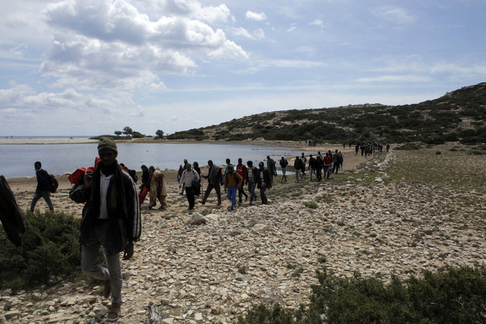 Στην Αθήνα μεταφέρονται οι μετανάστες από τη Γαύδο