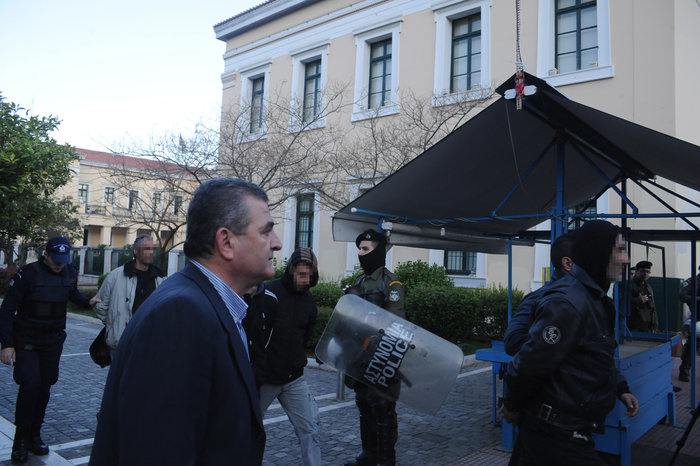 Καρέ-καρέ η έφοδος της ΕΛ.ΑΣ στην Πρυτανεία [video] - εικόνα 8