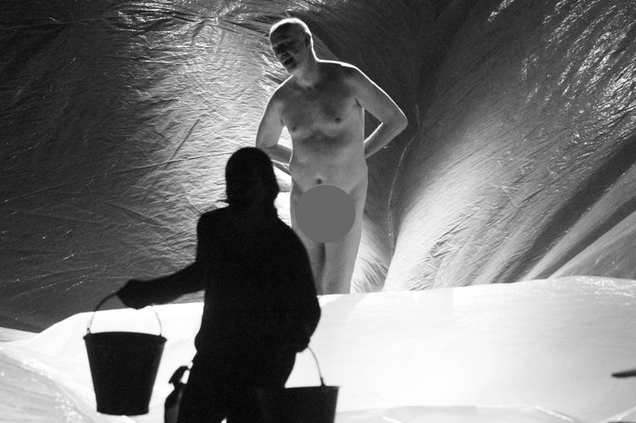 Ο Βασιλιάς... Κιμούλης είναι ολόγυμνος! (εικόνες)