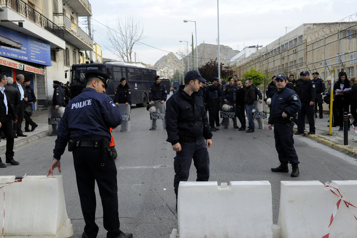 Δρακόντεια τα μέτρα για τη δίκη της Χρυσής Αυγής - εικόνα 2