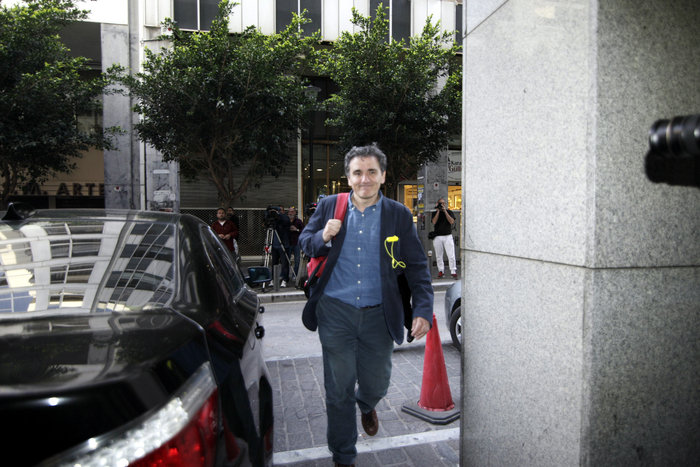 Φωτιά στα... κίτρινα ο Ευκλείδης Τσακαλώτος - εικόνα 3