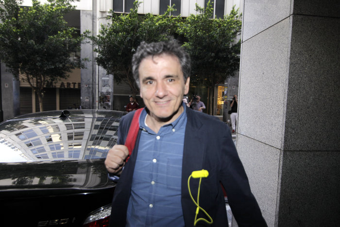 Φωτιά στα... κίτρινα ο Ευκλείδης Τσακαλώτος - εικόνα 4