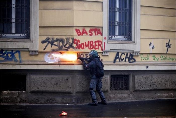 Το Μιλάνο στις φλόγες - σοβαρά επεισόδια στα εγκαίνια της Expo 2015 - εικόνα 2