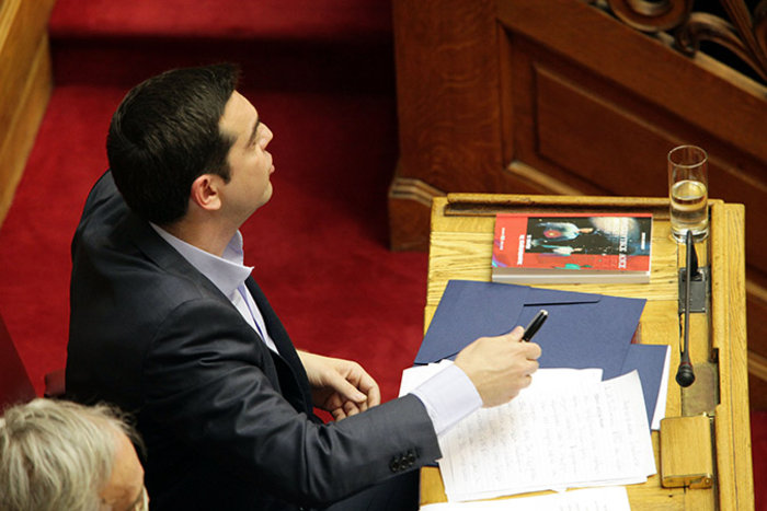 Με ποιο βιβλίο πήγε ο Τσίπρας στη Βουλή - εικόνα 3