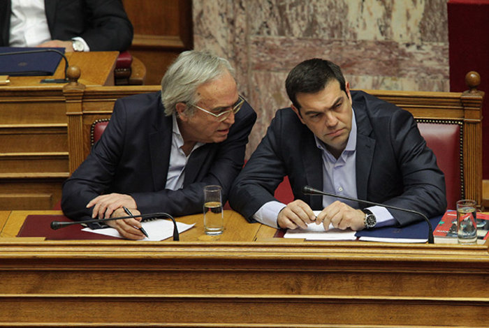 Με ποιο βιβλίο πήγε ο Τσίπρας στη Βουλή - εικόνα 4