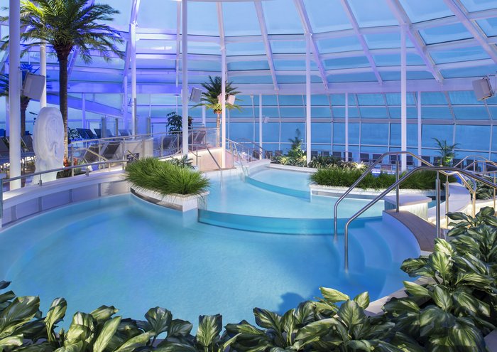 Δείτε την πλωτή... πόλη που «άραξε» στο Λιμάνι του Πειραιά - εικόνα 4