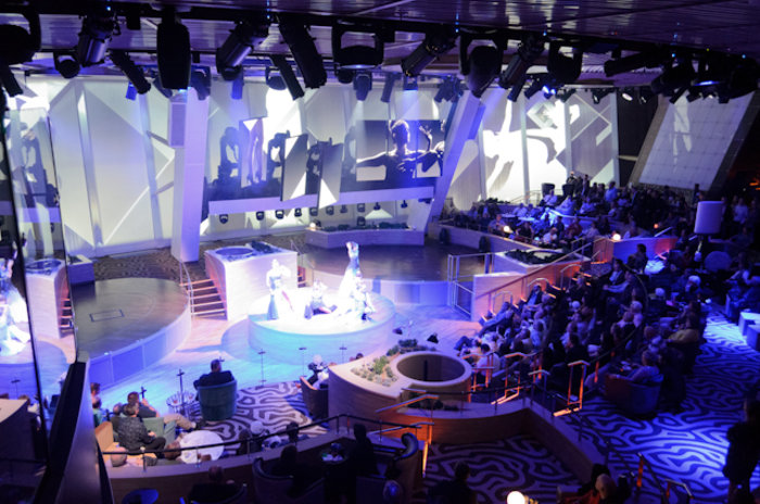 Δείτε την πλωτή... πόλη που «άραξε» στο Λιμάνι του Πειραιά - εικόνα 5