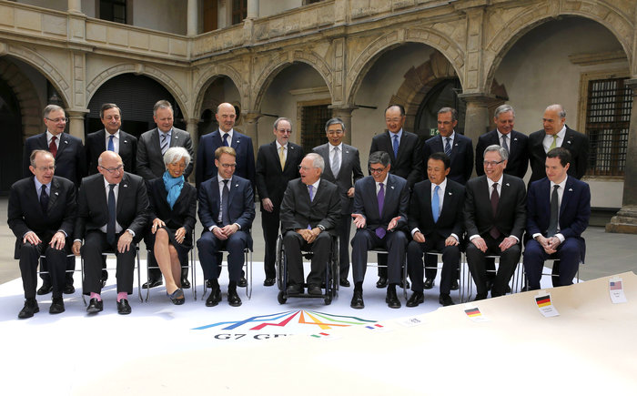 Σόιμπλε:Άλλα ακούμε από την Αθήνα,άλλα από τους θεσμούς