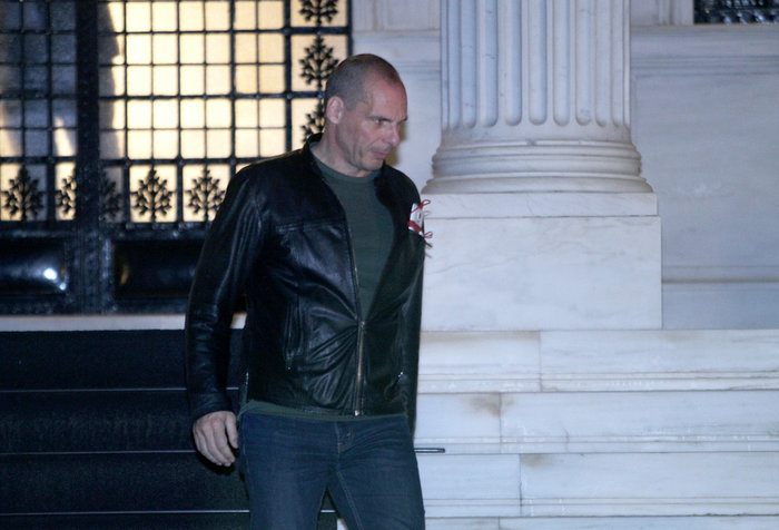 Για πρώτη φορά ο Βαρουφάκης χωρίς χαμόγελα - εικόνα 4