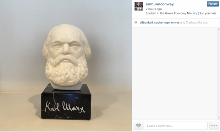 Τι είδε ξένος δημοσιογράφος στο γραφείο του Βαρουφάκη;