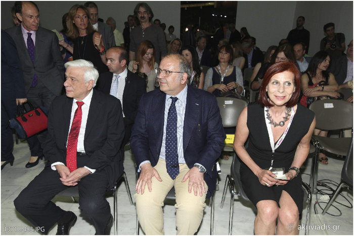 Ο Πρόεδρος της Δημοκρατίας, Προκόπης Παυλόπουλος, ο αν.υπουργός Πολιτισμού, Ν. Ξυδάκης και η Πρόεδρος του ΠΣΑΤ, Γιάννα Γραμματοπούλου στα εγκαίνια της φουάρ που ακολούθησαν το debate του TheTOC