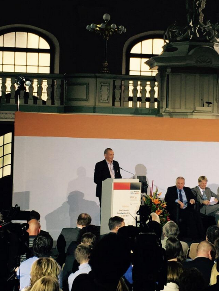 O Γιάνης φωτογράφισε την πολιτική τάξη της Ευρώπης