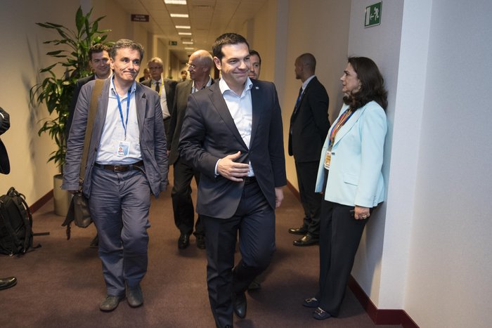 Tο μπαλάκι στον Γιούνκερ για τη γεφύρωση των διαφορών - εικόνα 6