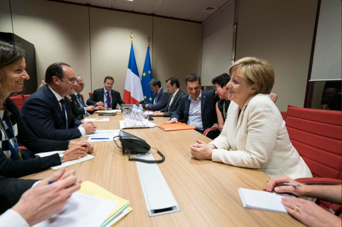 Tο μπαλάκι στον Γιούνκερ για τη γεφύρωση των διαφορών - εικόνα 5