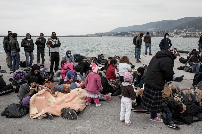Στο λιμάνι του Πειραιά 2000 μετανάστες από τη Μυτιλήνη - εικόνα 2