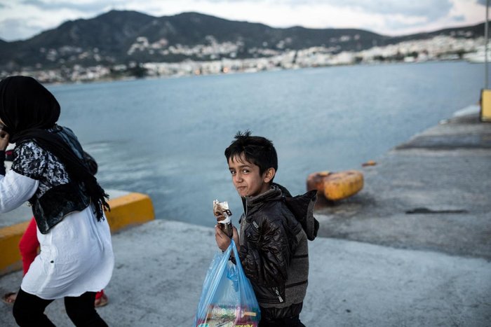Στο λιμάνι του Πειραιά 2000 μετανάστες από τη Μυτιλήνη - εικόνα 7