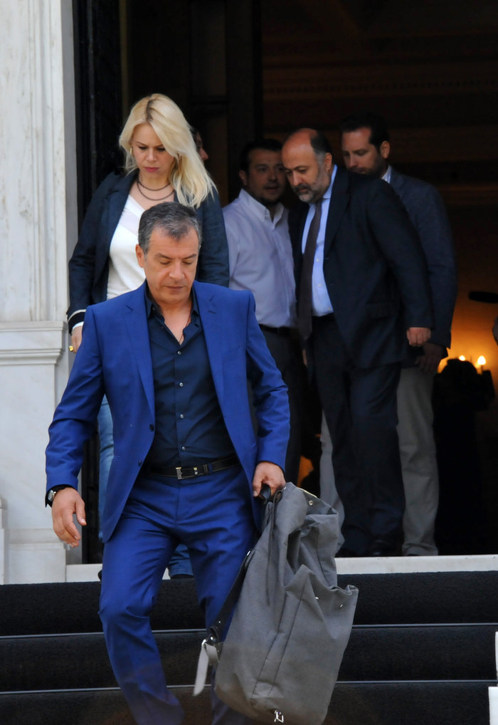 Τα παραπολιτικά «καρέ» των συναντήσεων Τσίπρα στο Μαξίμου - εικόνα 3