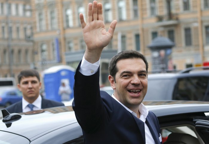Λουλούδια  στο μνημείο του Ι.Καποδίστρια από τον Τσίπρα στην Αγ.Πετρούπολη - εικόνα 8