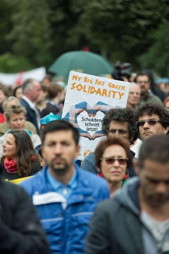 Η Ευρώπη διαδηλώνει για την Ελλάδα - Οι πορείες αλληλεγγύης (εικόνες) - εικόνα 2