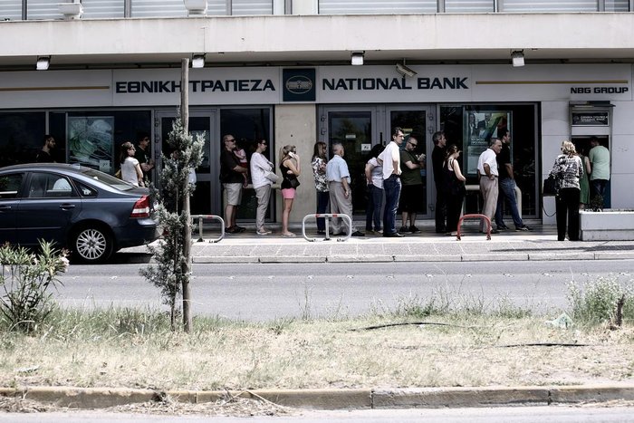 Πανδαιμόνιο σε Τράπεζες και πρατήρια βενζίνης - εικόνα 2