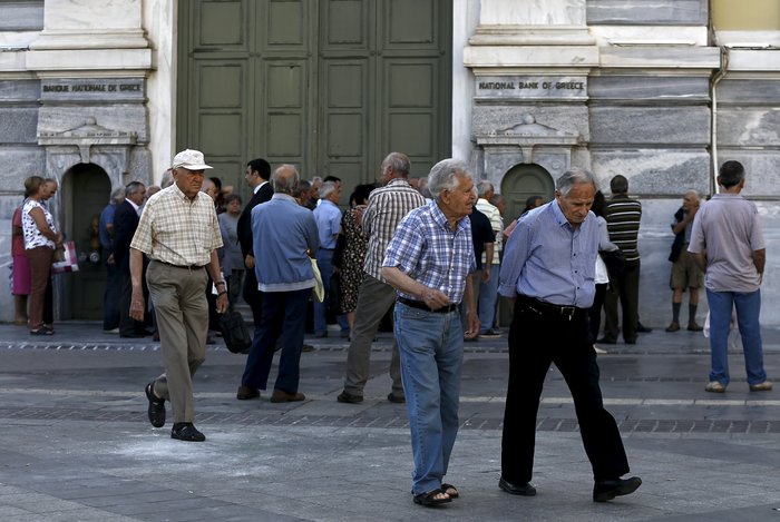 Το δράμα των συνταξιούχων μπροστά στα άδεια ATM - εικόνα 2