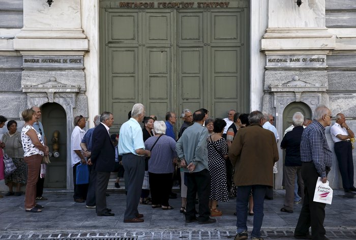Το δράμα των συνταξιούχων μπροστά στα άδεια ATM - εικόνα 4