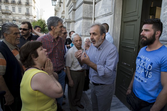 Το δράμα των συνταξιούχων μπροστά στα άδεια ATM - εικόνα 7