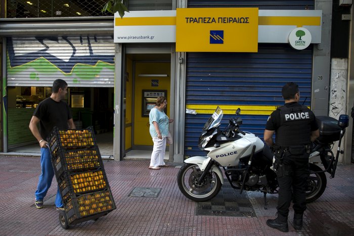 Το δράμα των συνταξιούχων μπροστά στα άδεια ATM - εικόνα 9