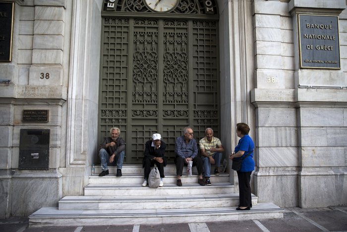 Το δράμα των συνταξιούχων μπροστά στα άδεια ATM - εικόνα 11