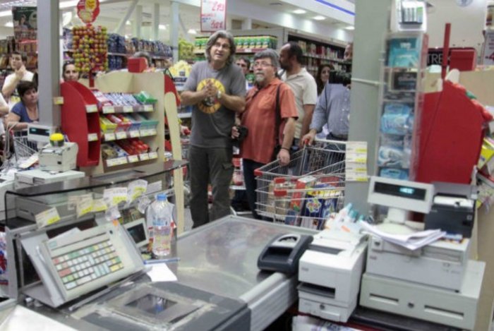 Στις ουρές (από ΑΤΜ ως supermarket) η Ελλάδα στενάζει - εικόνα 6