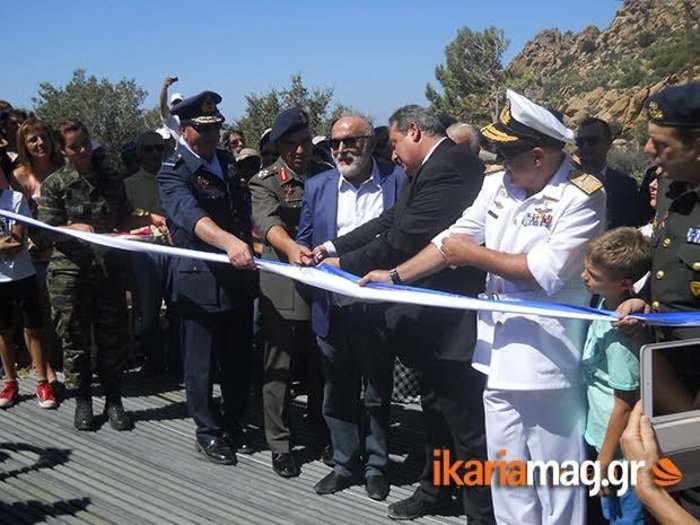 Ο κόσμος καίγεται, ο Καμμένος κόβει κορδέλες στην Ικαρία