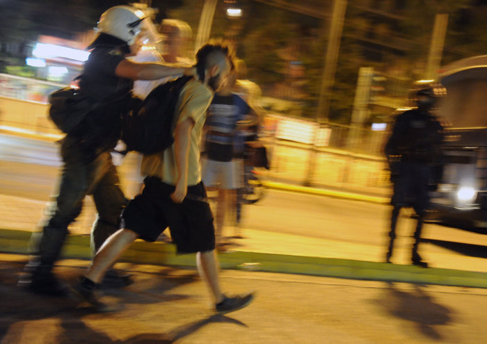 Επέμβαση των ΜΑΤ στον Σταθμό Λαρίσης του ΟΣΕ - εικόνα 3