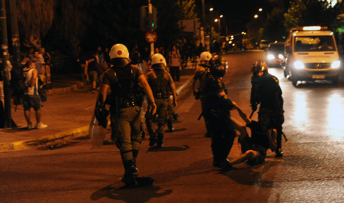 Επέμβαση των ΜΑΤ στον Σταθμό Λαρίσης του ΟΣΕ - εικόνα 4